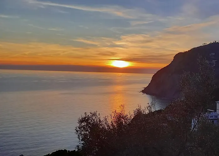 Corner Of Paradise Near Cinque Terre * فرامورا